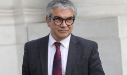Gobierno da ultimátum de 72 horas por funcionarios públicos que viajaron con licencia médica: Se deberán realizar sumarios