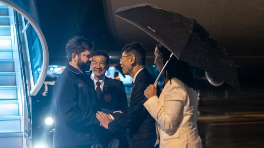 Presidente Boric ya aterrizó en Osaka: Participará en actividades por el Día Nacional de Chile en la Expo Mundial 2025
