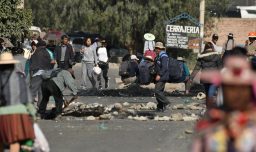 Protestas en Bolivia se extienden por días con bloqueos en carreteras: Partidarios de Evo Morales insisten en su inscripción presidencial