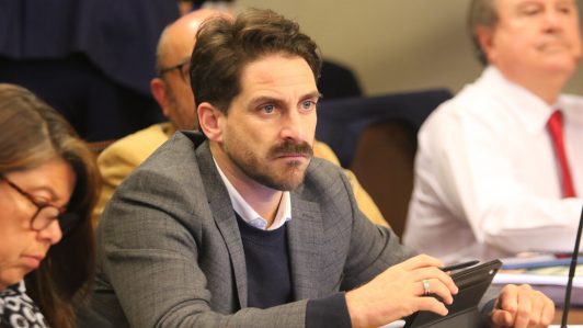 Gonzalo Winter denuncia robo de equipos electrónicos en Valdivia: Son "herramientas fundamentales para nuestro trabajo"